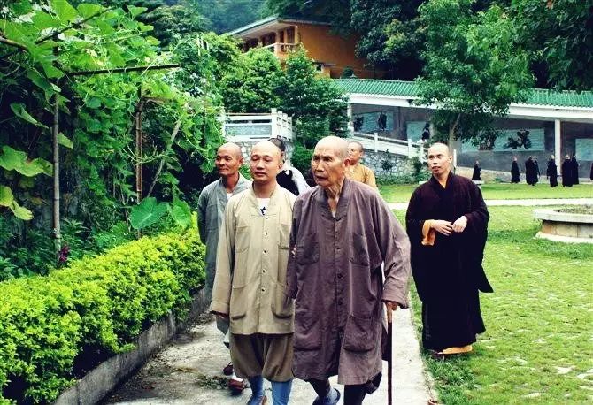 ��Դ�Ϻ��е����ڰ���