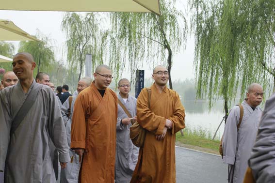 �����·�ѧԺɮ�ڲη�������԰��