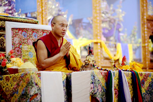 第十七世大宝法王:合掌的正确姿式和意义 第十七世大宝法王:合掌的正确姿式和意义