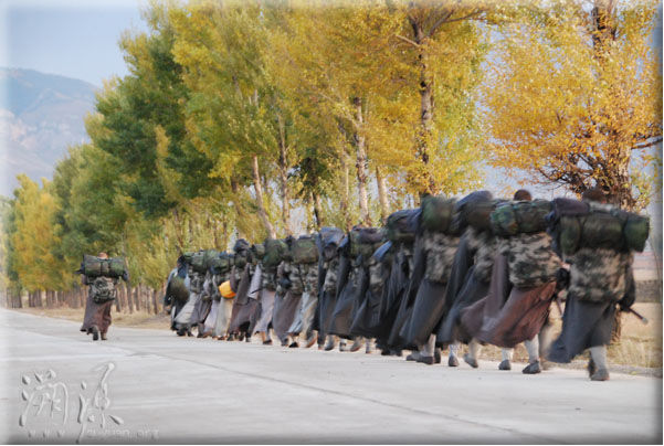 震撼的托钵队伍、殊胜的出家菩萨戒传戒、居士菩萨戒传戒法会 震撼的托钵队伍、殊胜的出家菩萨戒传戒、居士菩萨戒传戒法会