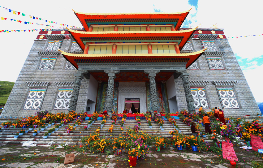 川藏最美丽佛学院 川藏最美丽佛学院