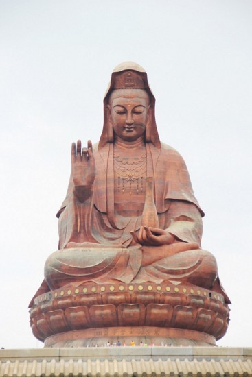 她不知佛,但一举一动却离佛很近 她不知佛,但一举一动却离佛很近