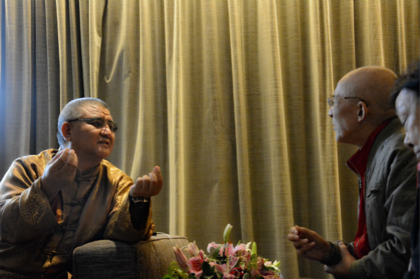 ���ù�����α����ڶ�üɽ�׼�����������