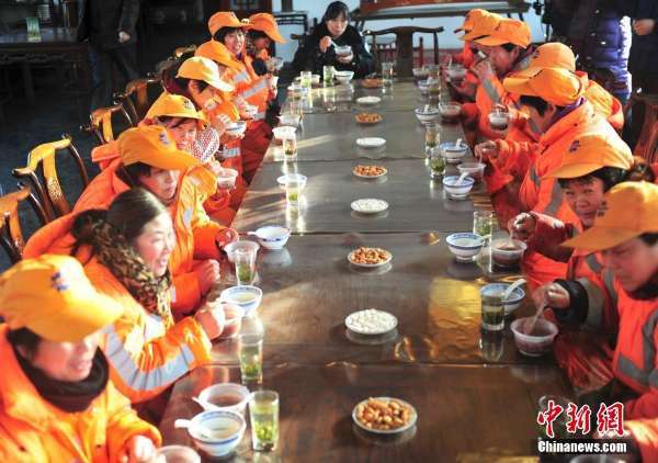 �����ȳ�һ����_���ط���ʩ����ɮ�˽�������(ͼ)