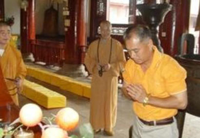 侯小强皈依佛门师从释永信_盘点皈佛的企业家(图) 侯小强皈依佛门师从释永信_盘点皈佛的企业家(图)