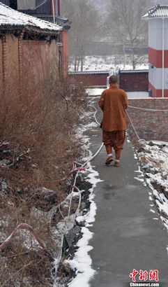 探访五台山千年古寺隐居僧人传统与现代生活(组图) 探访五台山千年古寺隐居僧人传统与现代生活(组图)