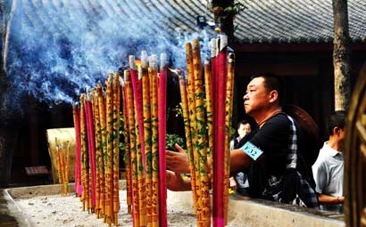 国宗局强势打击“信仰被承包”_曝光十大案例 国宗局强势打击“信仰被承包”_曝光十大案例