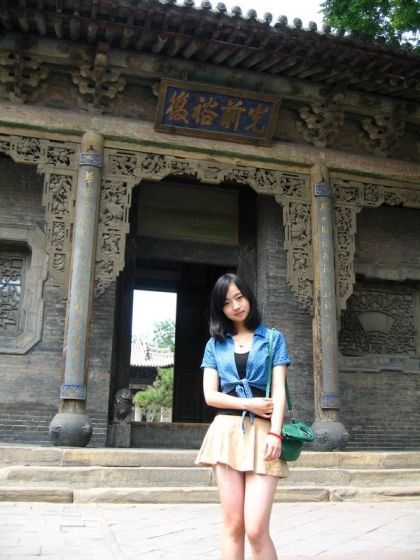 美女大学生出家玩微博遭质疑:六根不净? 美女大学生出家玩微博遭质疑:六根不净?