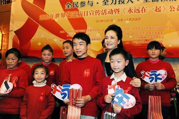 “第一夫人”彭丽媛的公益慈善历程(图) “第一夫人”彭丽媛的公益慈善历程(图)