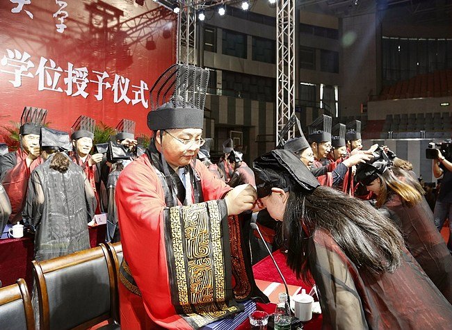 ��ͼ����������Ա�ź����μӸ�У��ҵ����