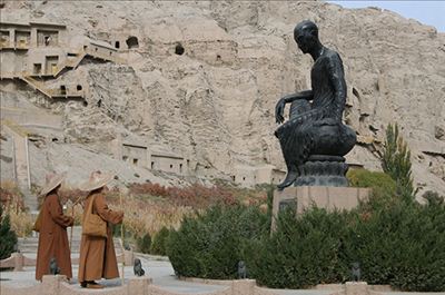 明贤法师:龟兹孤旅 纪念鸠摩罗什大师诞辰1670周年 明贤法师:龟兹孤旅 纪念鸠摩罗什大师诞辰1670周年