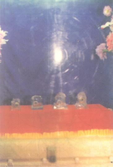 佛指舍利放光加持高僧身心透明(见照片) 佛指舍利放光加持高僧身心透明(见照片)