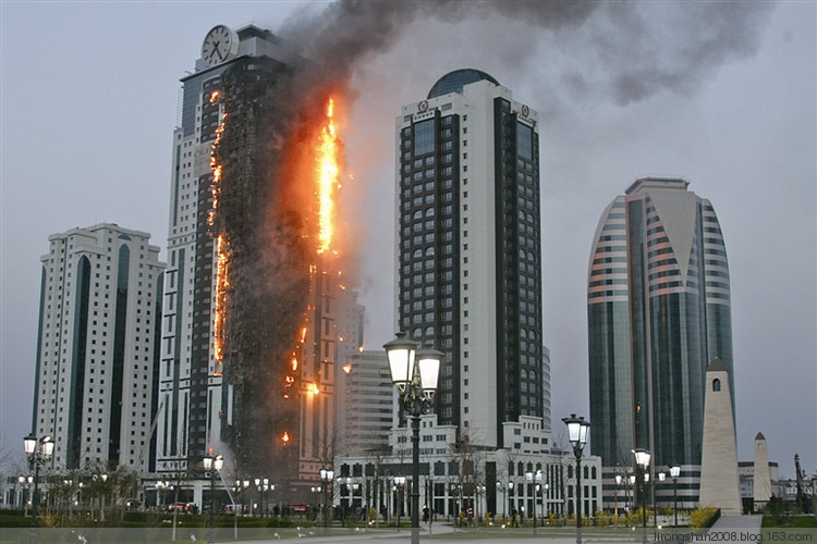 高楼失火往上还是往下跑:无意看到或救了自己 高楼失火往上还是往下跑:无意看到或救了自己