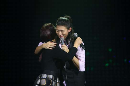 霍尊父亲火风当活佛_母亲泪洒舞台 霍尊父亲火风当活佛_母亲泪洒舞台