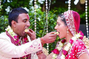 印度团体警告称:如果男女在公共场合庆祝情人节,如有手持玫瑰花、亲密拥抱等,该团体将强制为他们举办婚礼。 印度团体警告称:如果男女在公共场合庆祝情人节,如有手持玫瑰花、亲密拥抱等,该团体将强制为他们举办婚礼。