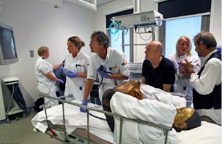 千年佛像内端坐打坐和尚_体内藏写有汉字的纸张 千年佛像内端坐打坐和尚_体内藏写有汉字的纸张