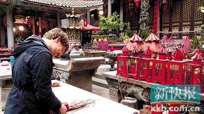 素食洋女婿在华过春节难下筷_岳母:美国吃不起肉吗 素食洋女婿在华过春节难下筷_岳母:美国吃不起肉吗