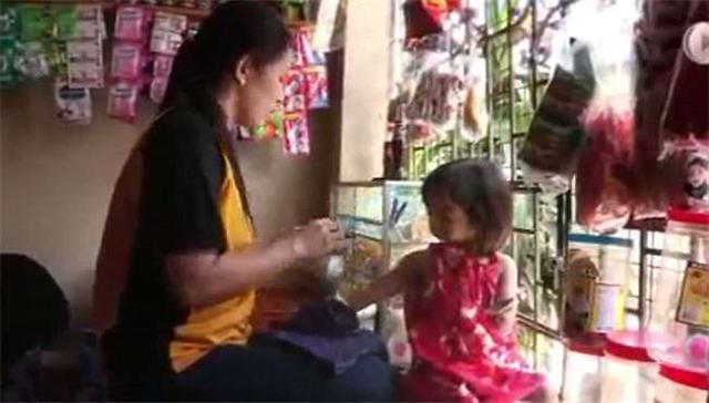 ����СŮ������û���ֽš���͸�����ס����ȴʼ�ղ�Ը����