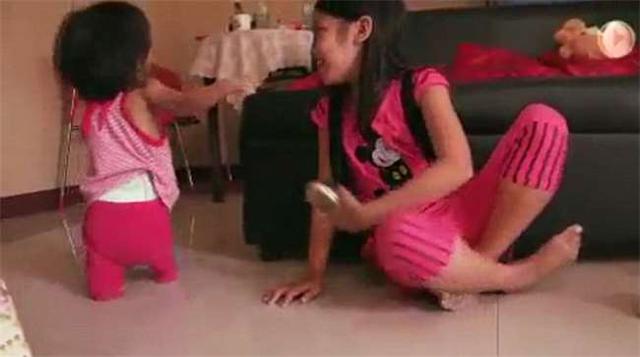 ����СŮ������û���ֽš���͸�����ס����ȴʼ�ղ�Ը����