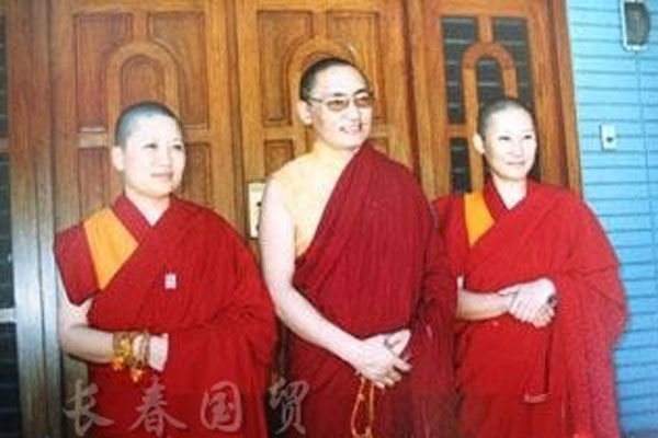 特别揭秘:18年前歌坛一姐李娜出家真相(图) 特别揭秘:18年前歌坛一姐李娜出家真相(图)