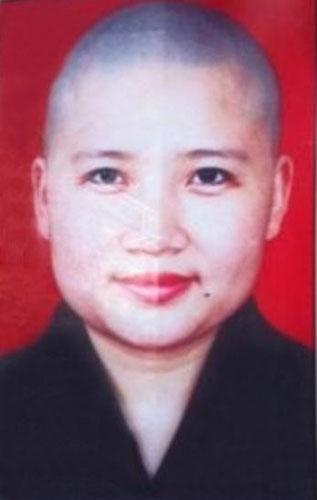 特别揭秘:18年前歌坛一姐李娜出家真相(图) 特别揭秘:18年前歌坛一姐李娜出家真相(图)