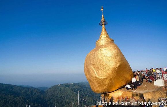悬空佛塔矗立崖壁数百年女人只能远望禁止碰触 悬空佛塔矗立崖壁数百年女人只能远望禁止碰触