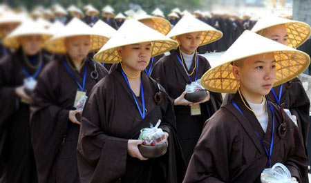 为何女性出家一生只能一次,而男人可以七次? 为何女性出家一生只能一次,而男人可以七次?