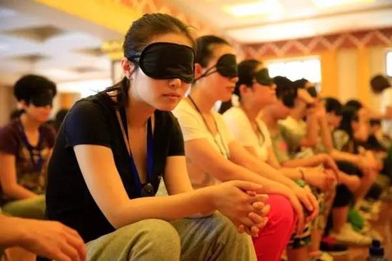 ����廪Ů��׹�����󣺡�����ǰ�С���������