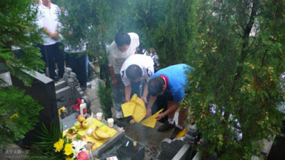 以佛教看来_给亡灵烧纸钱有用吗? 以佛教看来_给亡灵烧纸钱有用吗?