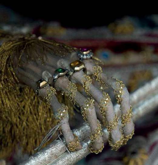 难陀王疯狂搜刮民财_穷人被迫挖祖坟找钱 难陀王疯狂搜刮民财_穷人被迫挖祖坟找钱