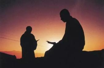 ���ֵ�ͬʱ����Ϊɮ_һ�˾�������һ�˱��������